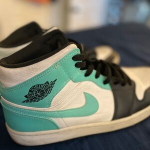 Jordan 1 mid - like new - authentic - all leather - Tropical Twist color